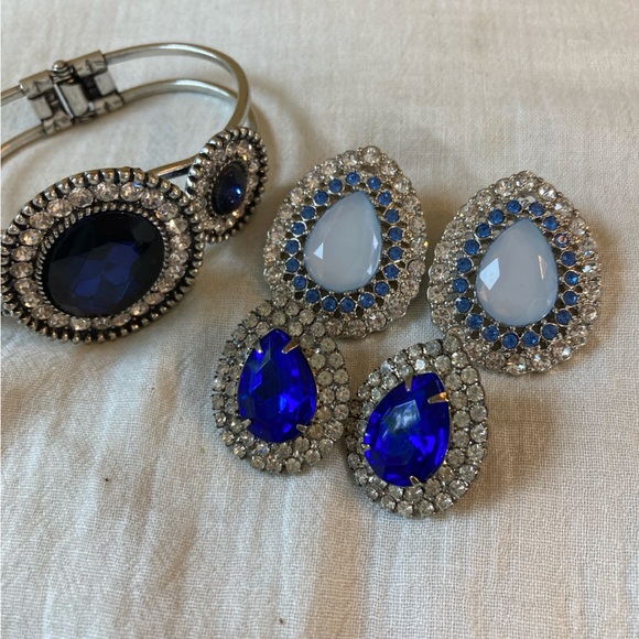 Jewelry Bundle of Bracelet & 2 Pairs of Jeweled Pierced Earrings - Picture 1 of 16